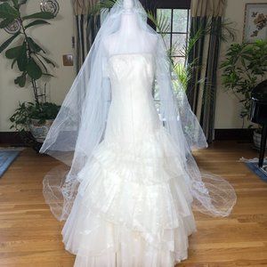 White by Vera Wang Strapless Ivory Fit&Flare Wedding Gown &Cathedral Length Veil